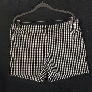 PRE-LOVED White House Black Market 5” Shorts in Black and White, Size 14